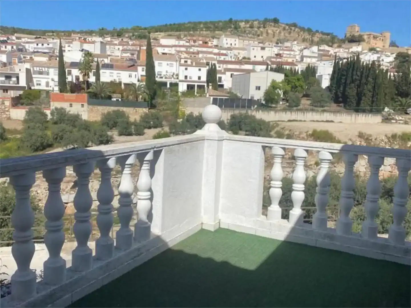 Vista exterior de Casa adosada en venda en Canena, Jaén