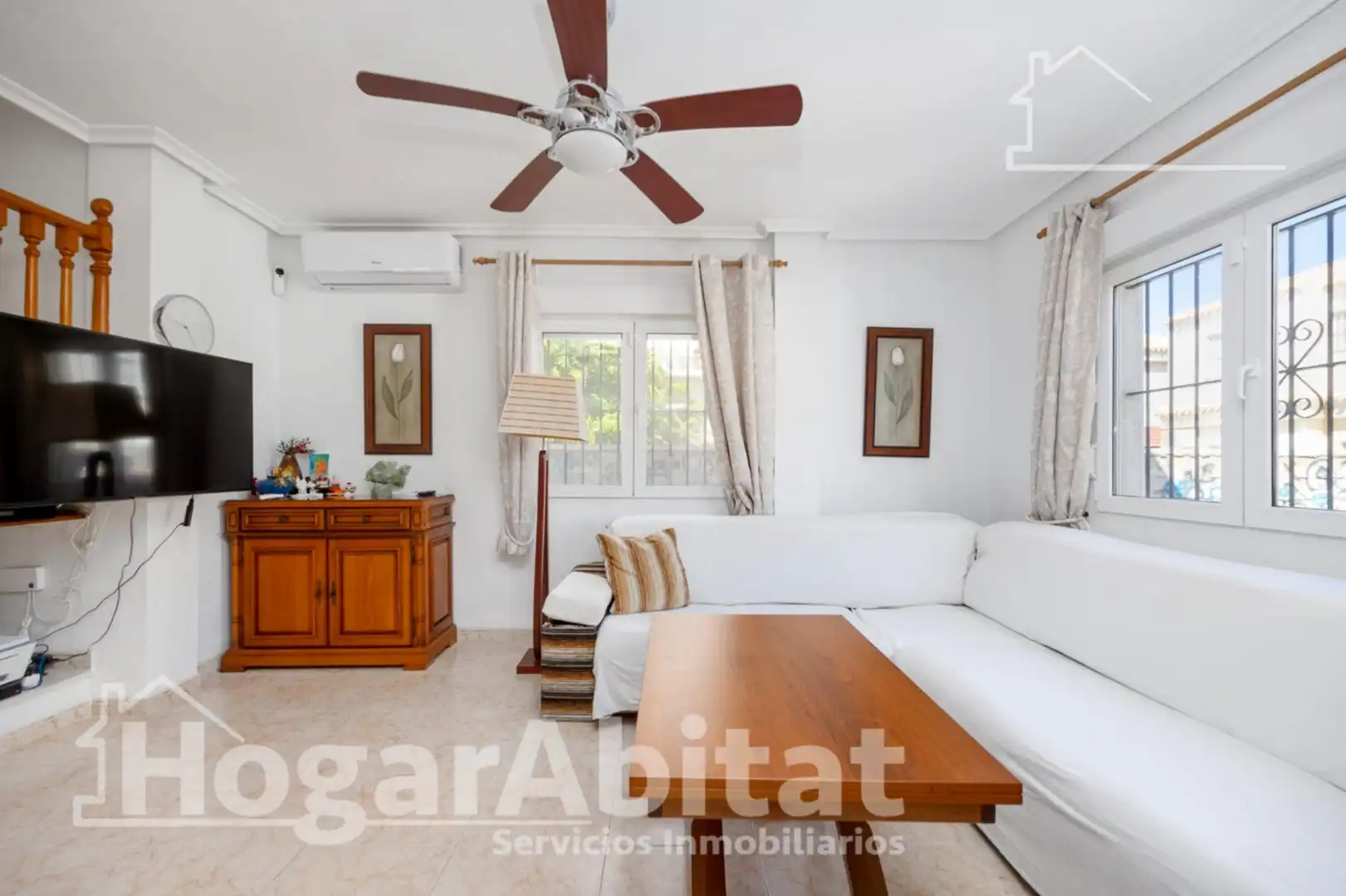 Sala d'estar de Casa o xalet en venda en Orihuela amb Jardí privat, Terrassa i Balcó