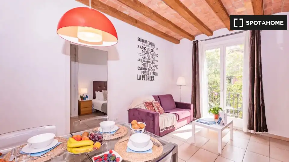 Flat with terrace to rent in Eixample