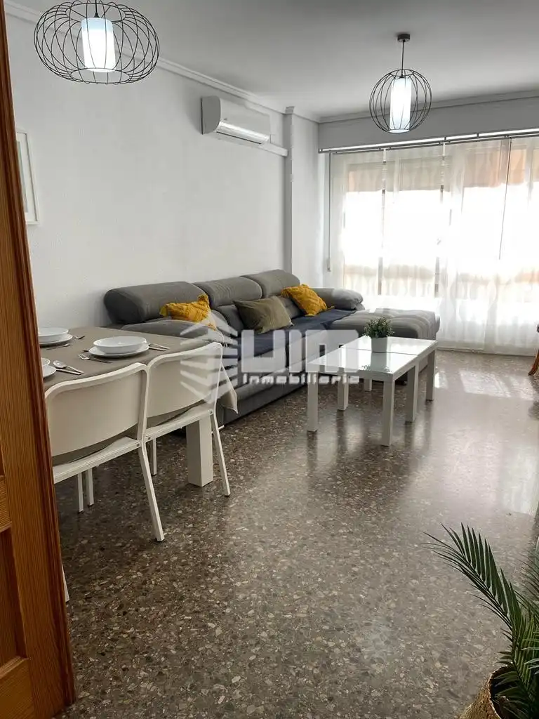 Piso con ascensor en venta en CALLE CANOVAS DEL CASTILLO, imagen 2
