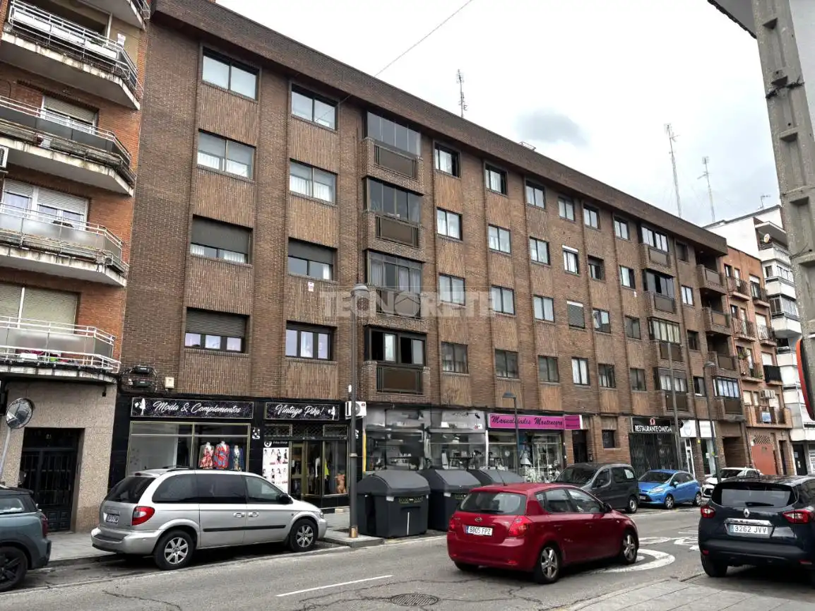 Pis amb ascensor en venda a C. Juan Ocaña