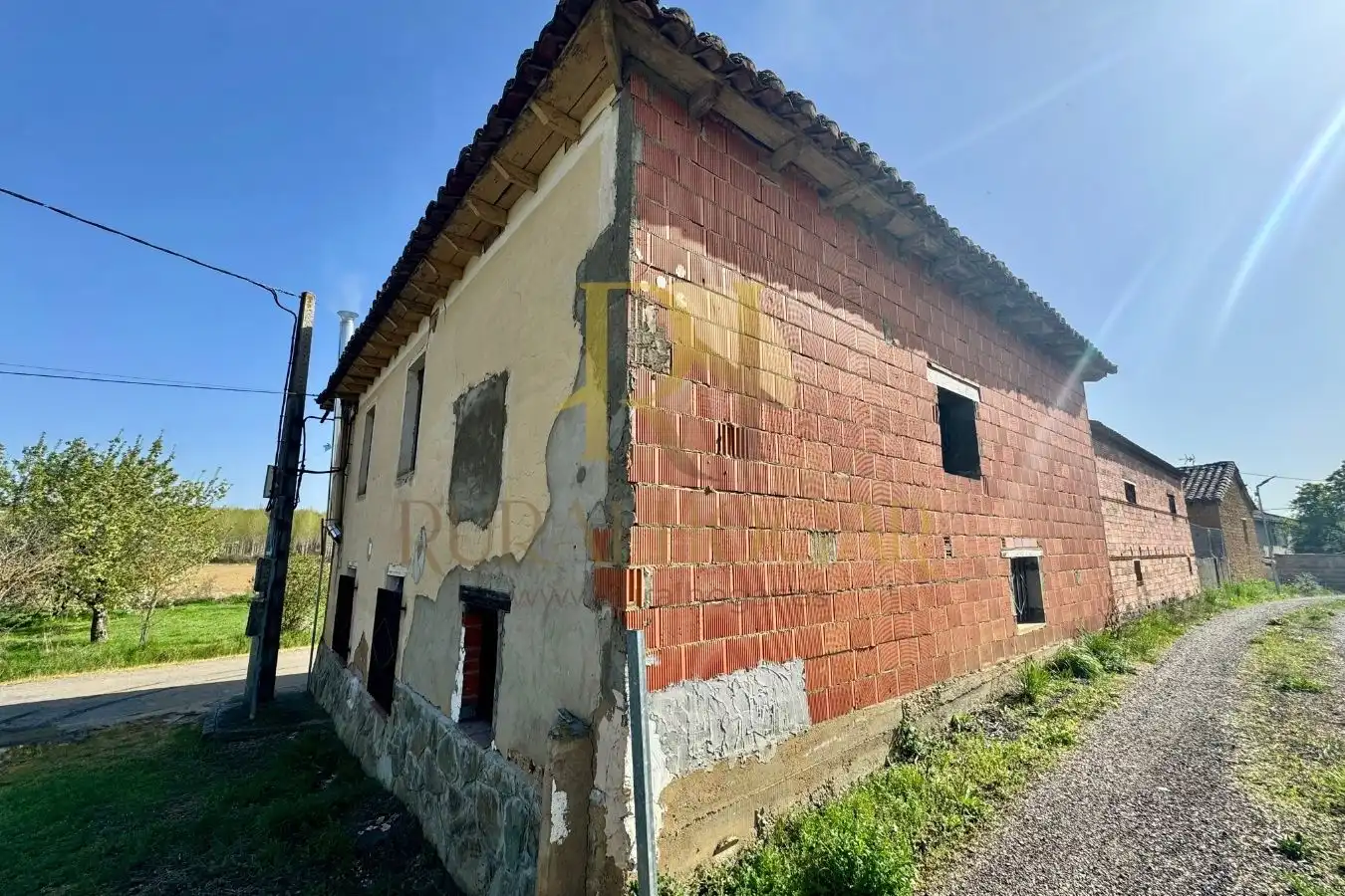 Vista exterior de Casa o chalet en venta en Gradefes con Calefacción, Parquet y Amueblado