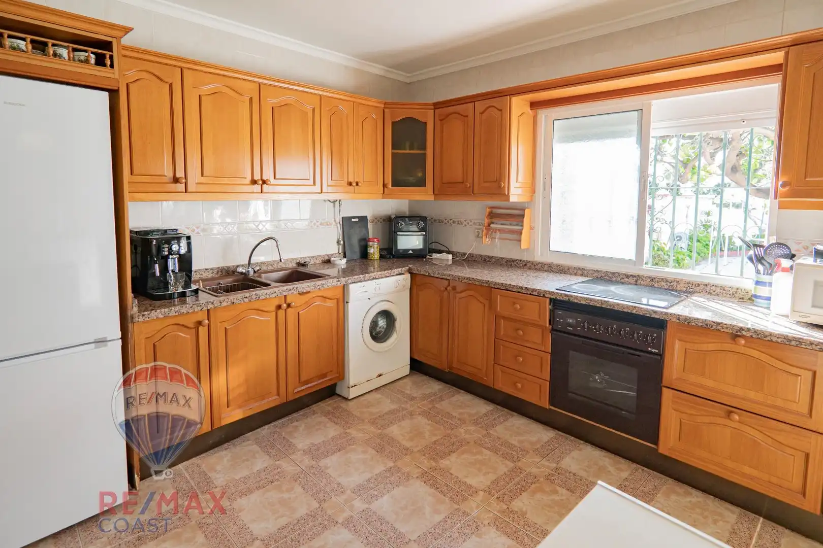 Cocina de Casa o chalet en venta en Rincón de la Victoria con Jardín privado, Terraza y Piscina