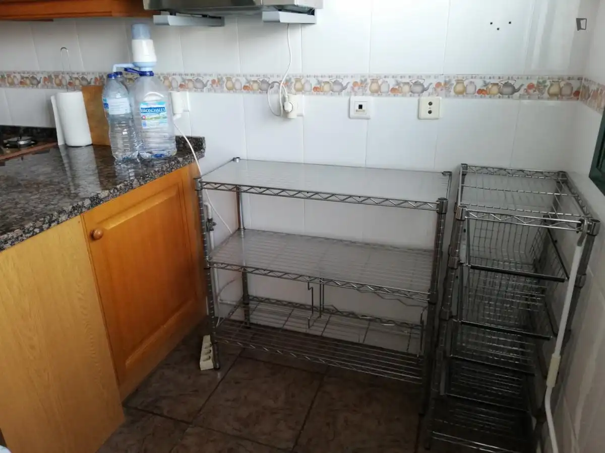 Cuina de Apartament per a compartir en Valencia amb Aire condicionat, Moblat i Forn