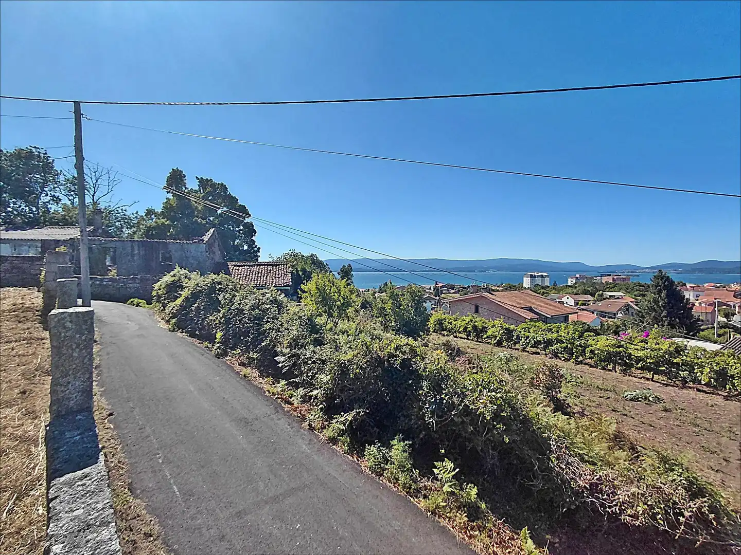 Vista exterior de Casa o xalet en venda en Vilagarcía de Arousa amb Jardí privat