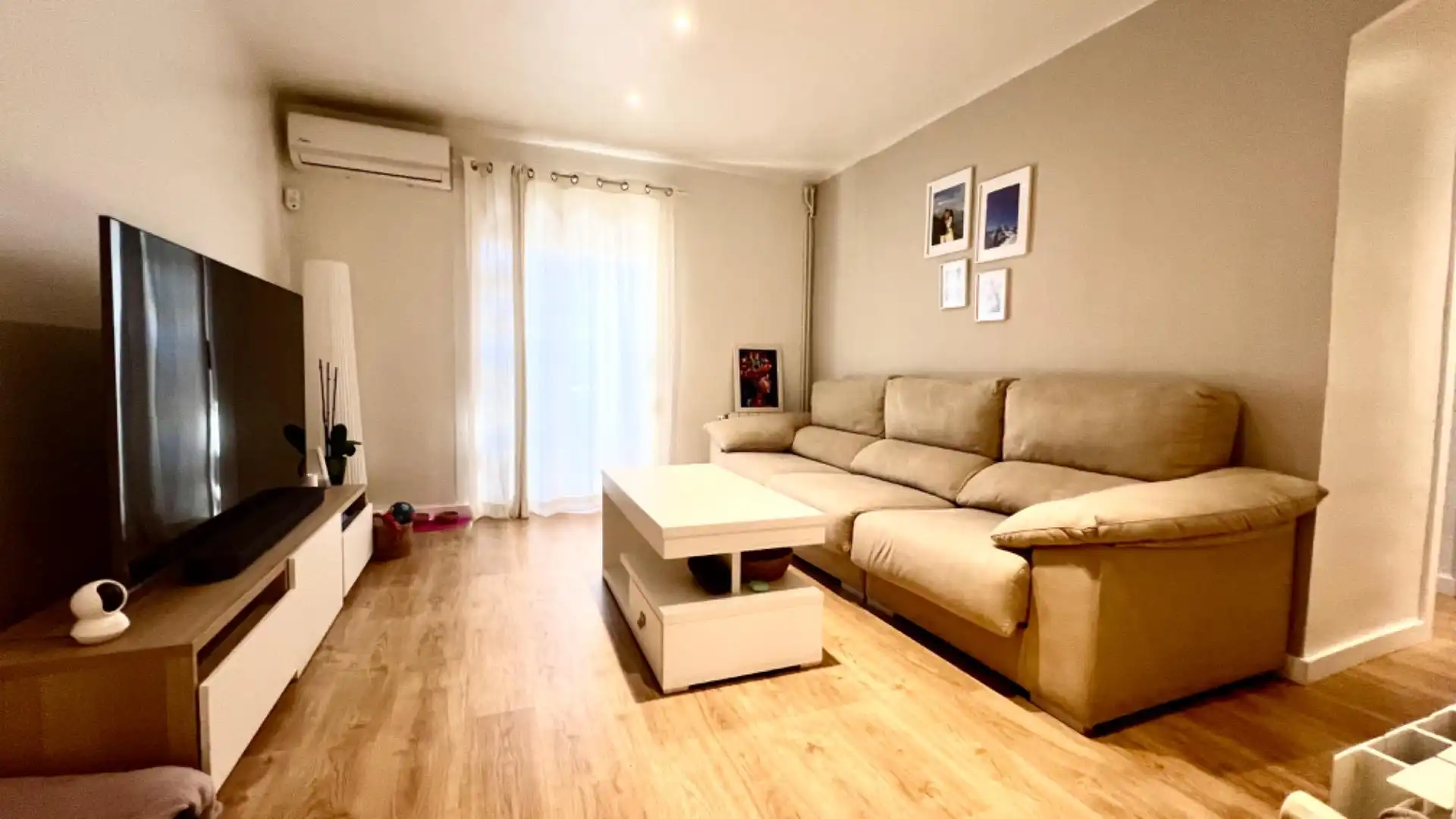 Wohnzimmer von Wohnung zum Verkauf in Mataró mit Parkett