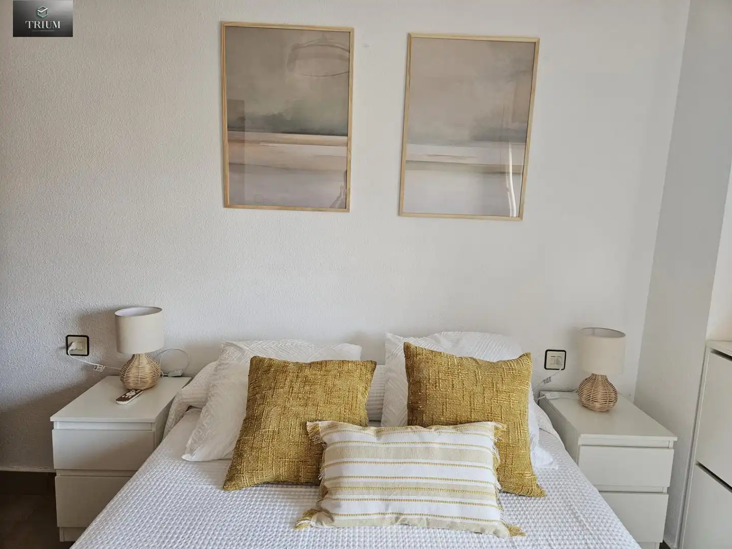 Dormitori de Apartament de lloguer en Salobreña amb Aire condicionat, Moblat i Balcó