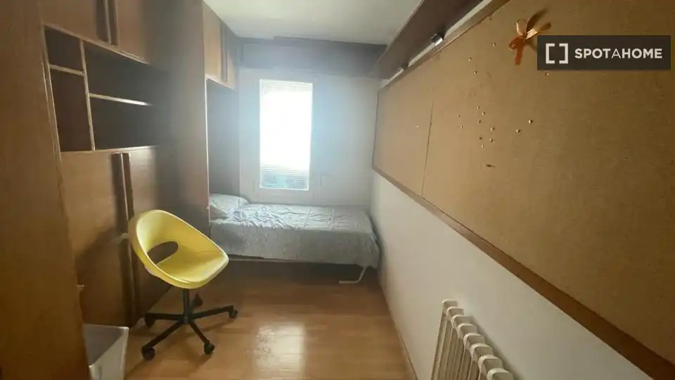 Bedroom of Flat for share in Barcelona  with Air Conditioner, Heating and Furnished