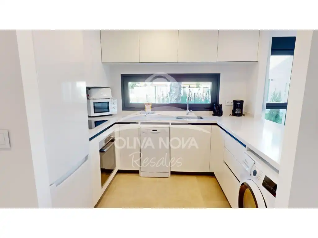 Detached homes for sale in Calle Degas, Oliva Nova