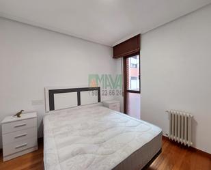 Bedroom of Flat to rent in Ourense Capital   with Heating, Parquet flooring and Furnished