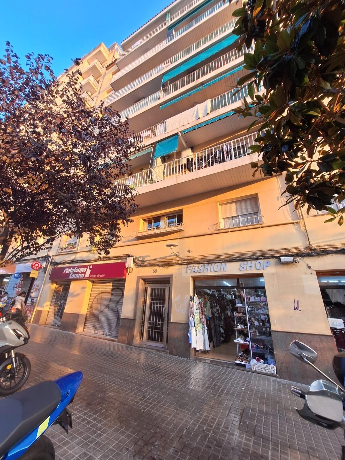 Vista exterior de Pis en venda en Sabadell