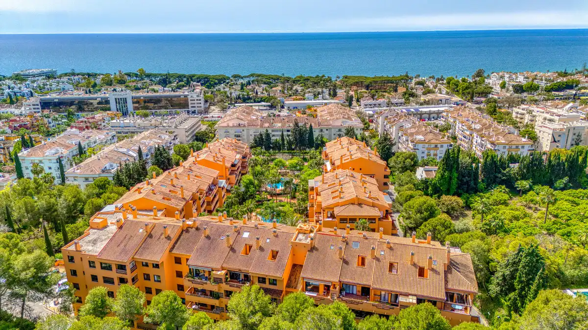 Exterior view of Flat for sale in Marbella  with Air Conditioner, Terrace and Storage room