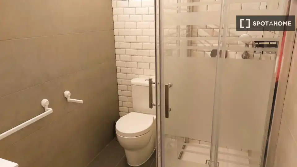 Bathroom of Flat for rent in Xirivella  with Air Conditioner, Heating and Furnished
