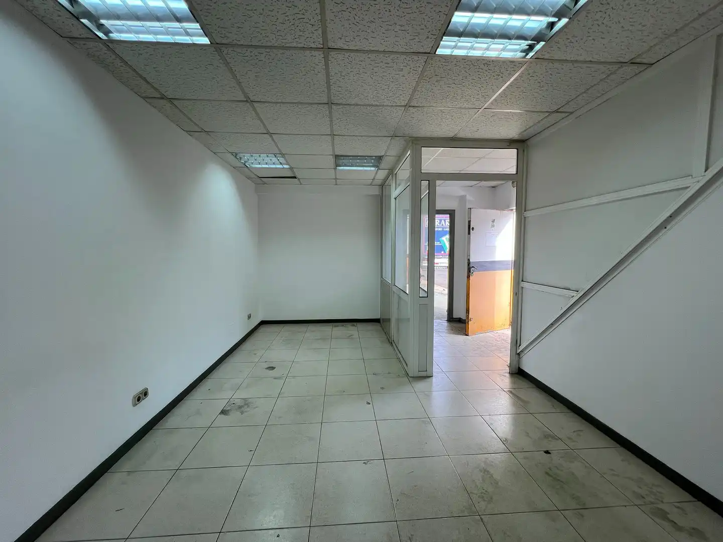Industrial buildings for rent in Padrón
