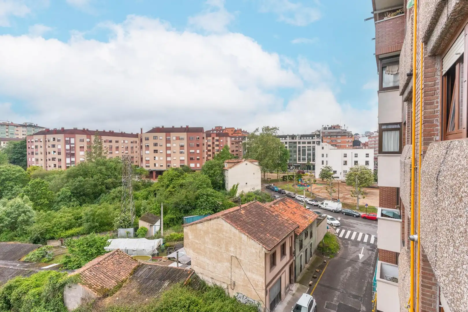 Vista exterior de Pis en venda en Oviedo  amb Terrassa i Moblat