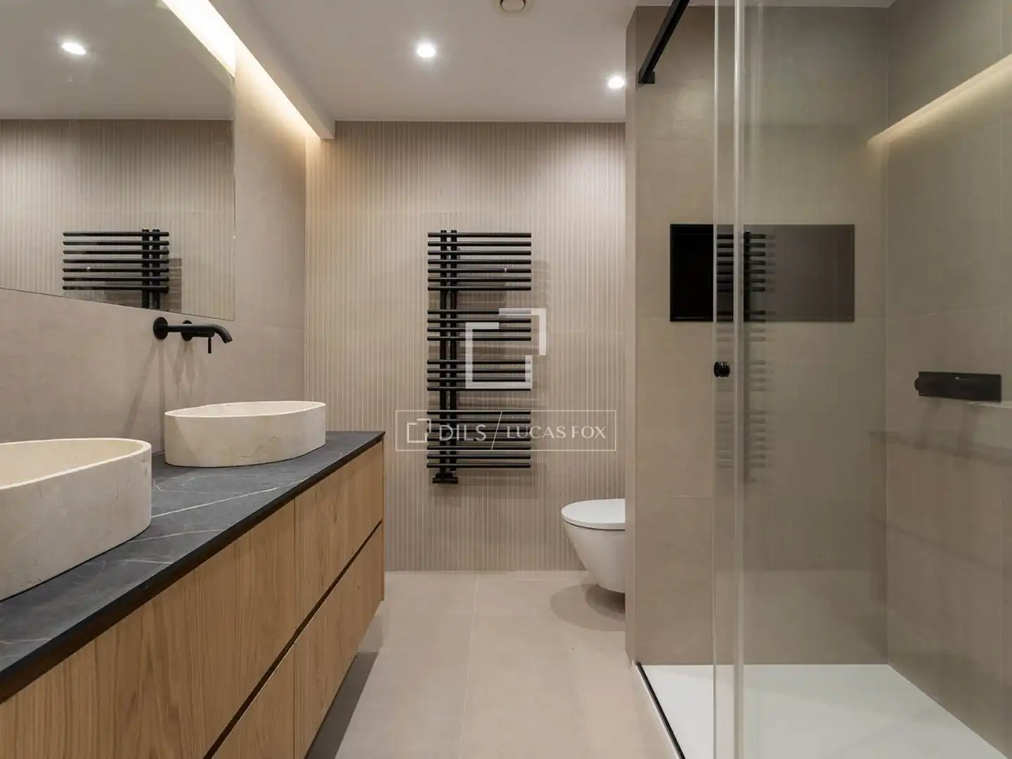 Badezimmer von Wohnung zur Miete in Barcelona mit Klimaanlage und Heizung