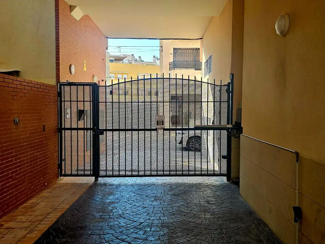 Exterior view of Garage for rent in El Campello