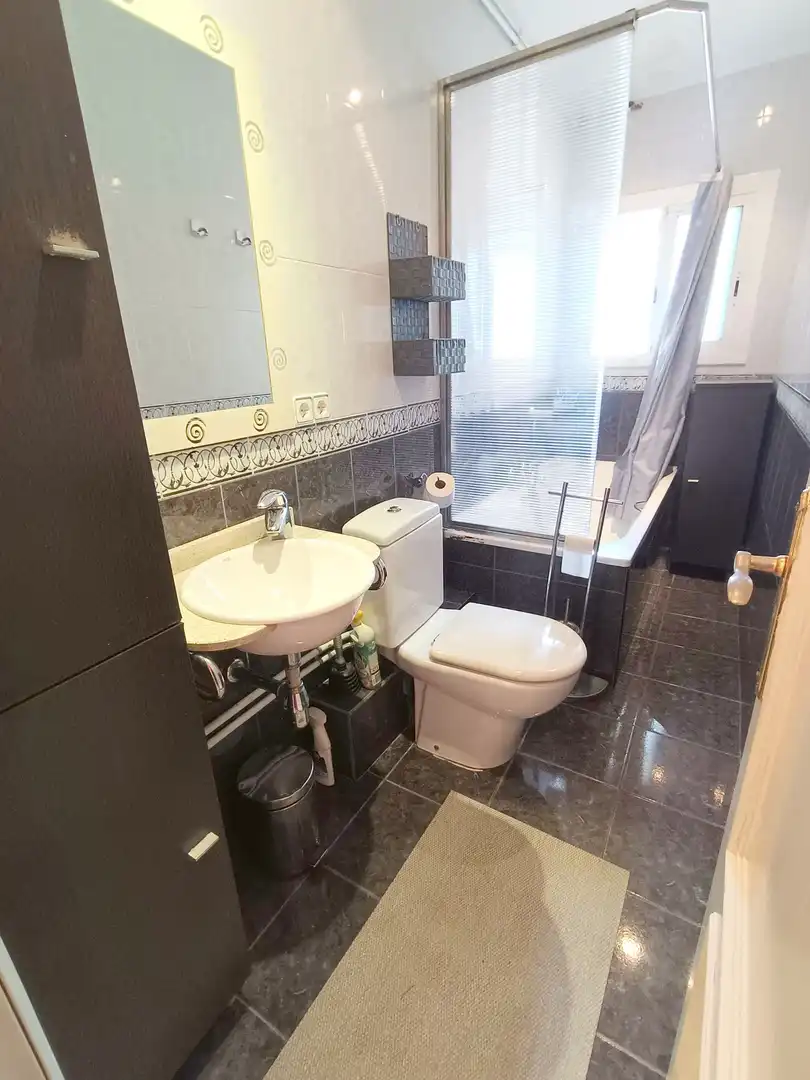 Badezimmer von Wohnung zum Verkauf in Mataró mit Terrasse