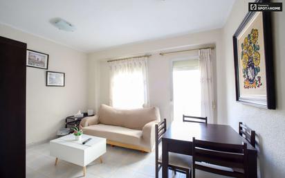 Bedroom of Apartment to share in  Valencia Capital  with Air Conditioner and Terrace