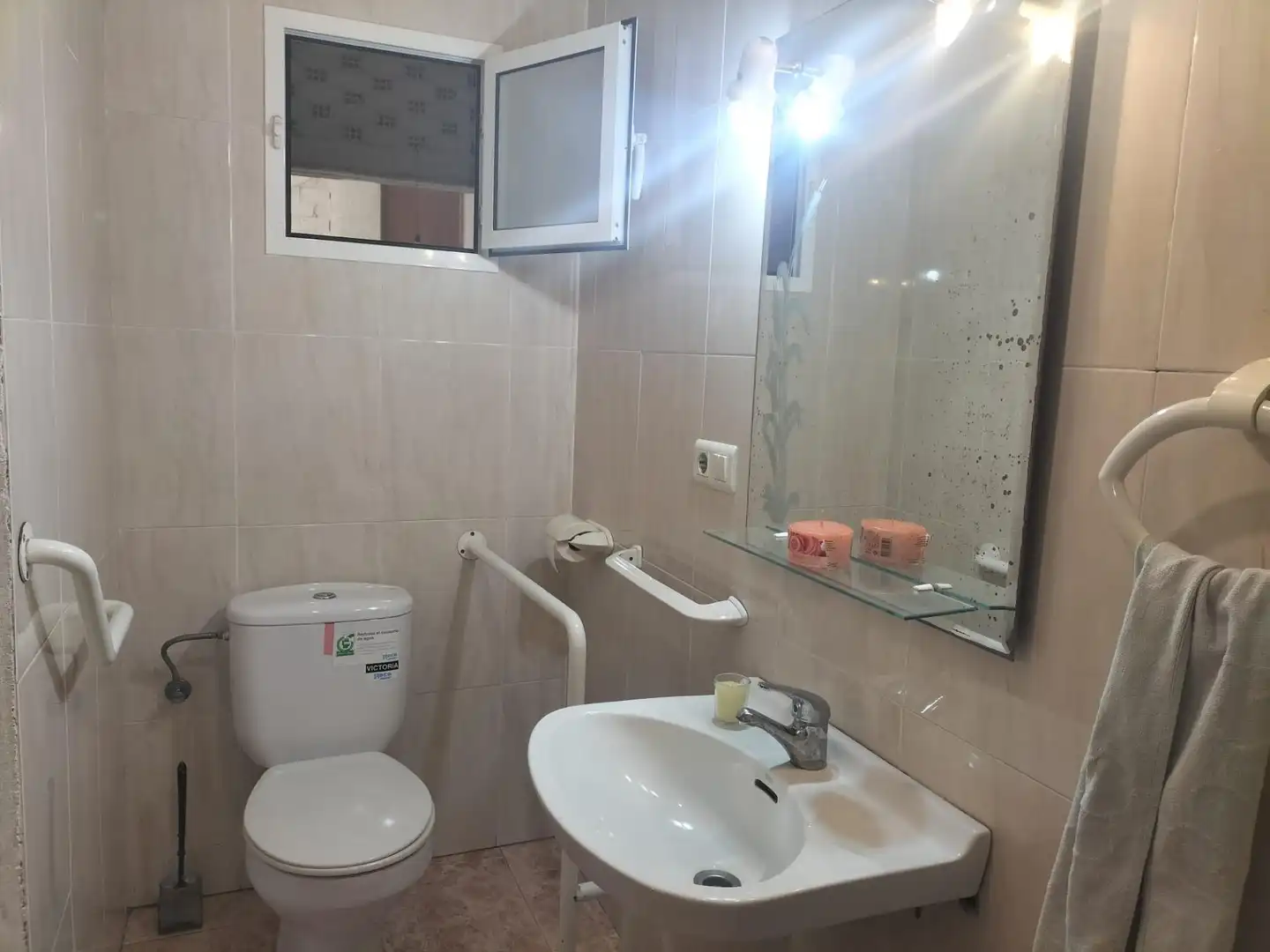 Badezimmer von Country house zum Verkauf in Navarrés mit Privatgarten, Terrasse und Balkon