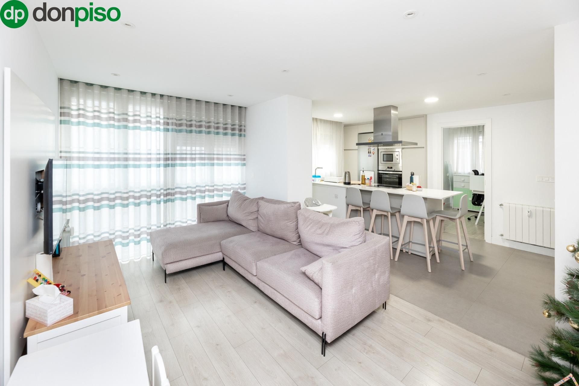 Living room of Flat for sale in  Granada Capital  with Air Conditioner and Furnished