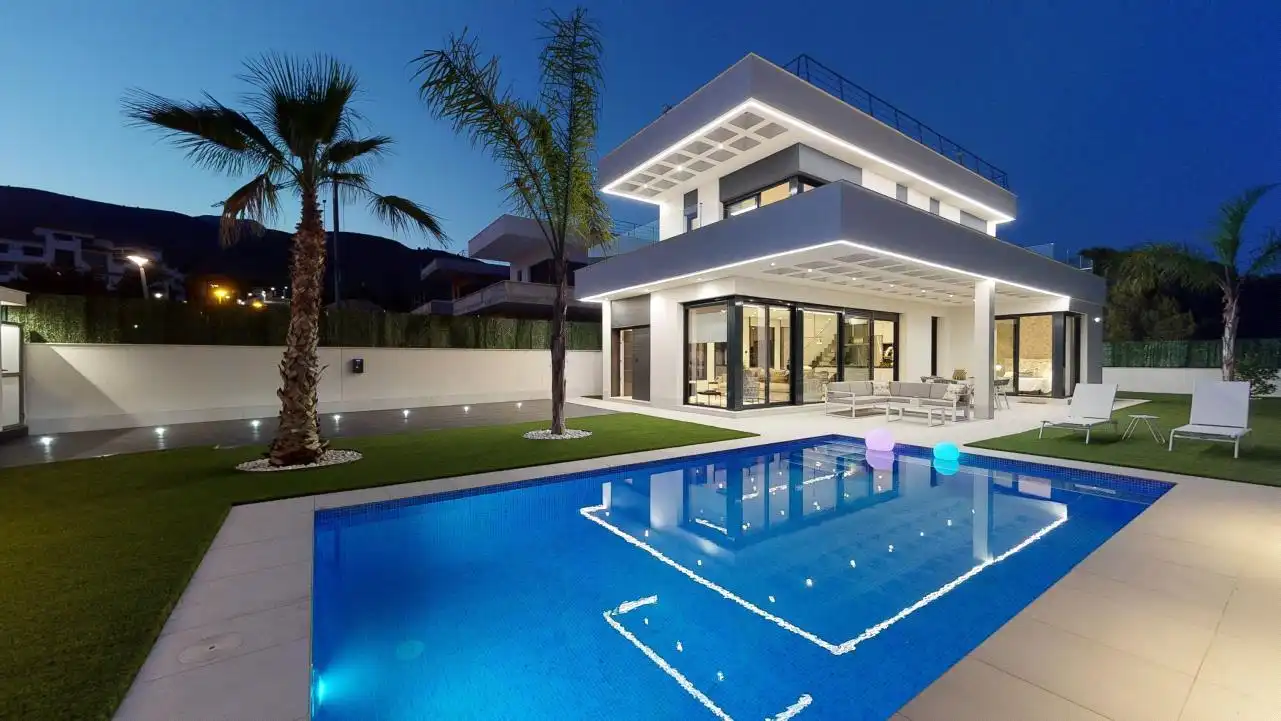 Villa avec piscine à vendre à Golf Bahía
