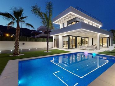 Villa avec piscine à vendre à Golf Bahía
