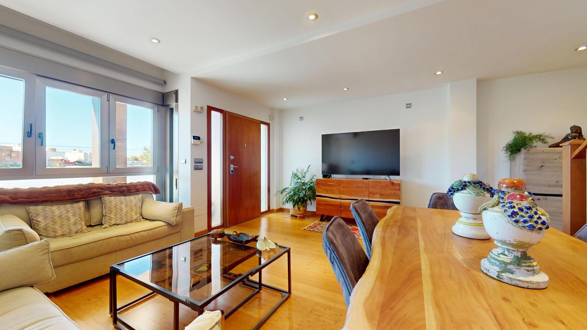 Sala d'estar de Casa adosada en venda en Pilar de la Horadada amb Aire condicionat, Jardí privat i Parquet