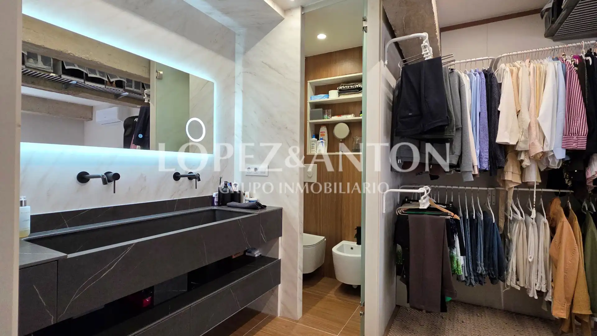 Bathroom of Flat for sale in L'Eliana  with Air Conditioner and Balcony