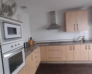 Kitchen of Flat to rent in  Sevilla Capital  with Air Conditioner, Furnished and Oven