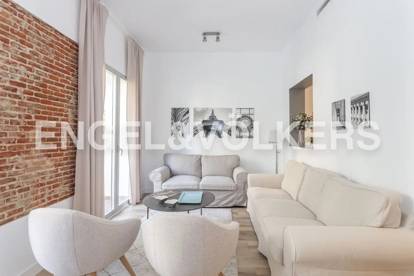 Living room of Flat for rent in Madrid  with Air Conditioner, Heating and Storage room