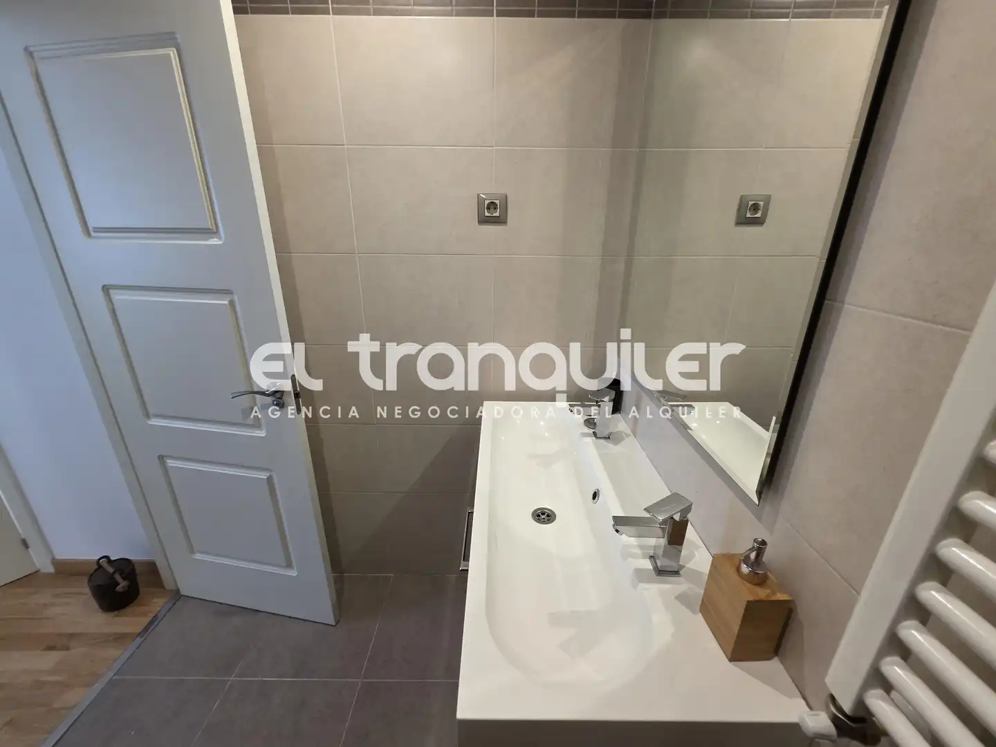 Bathroom of Flat for rent in Madrid  with Air Conditioner, Parquet flooring and Storage room