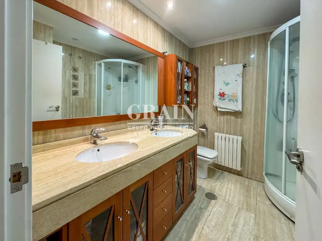Bathroom of Flat for sale in Albacete  with Air Conditioner, Heating and Storage room