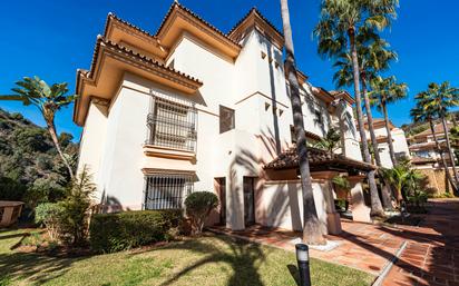 Vista exterior de Àtic en venda en Marbella amb Aire condicionat i Terrassa