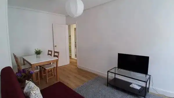 Sala d'estar de Apartament en venda en Gijón  amb Calefacció, Moblat i Balcó