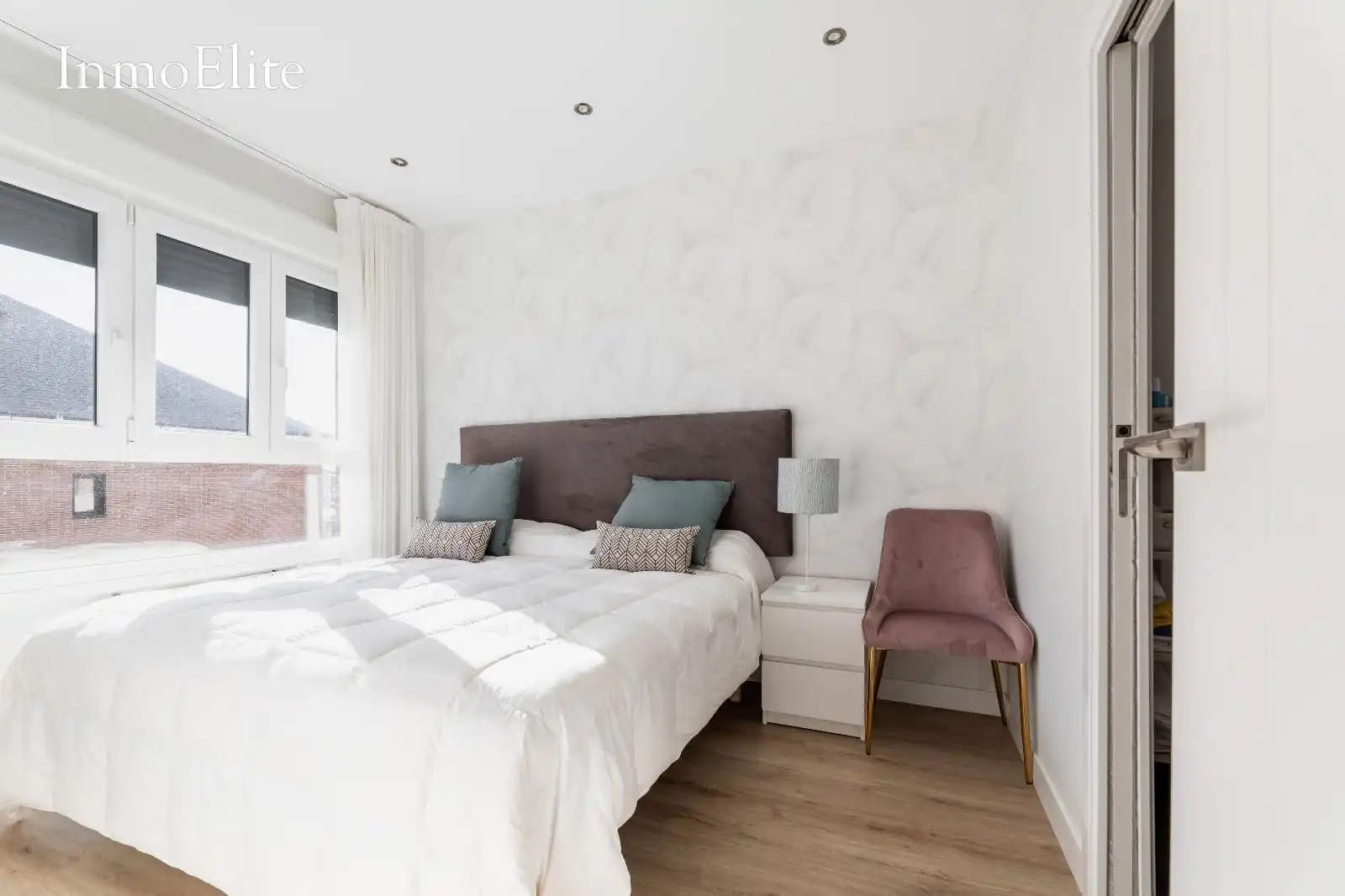 Schlafzimmer von Dachboden zum Verkauf in Majadahonda mit Klimaanlage, Heizung und Parkett