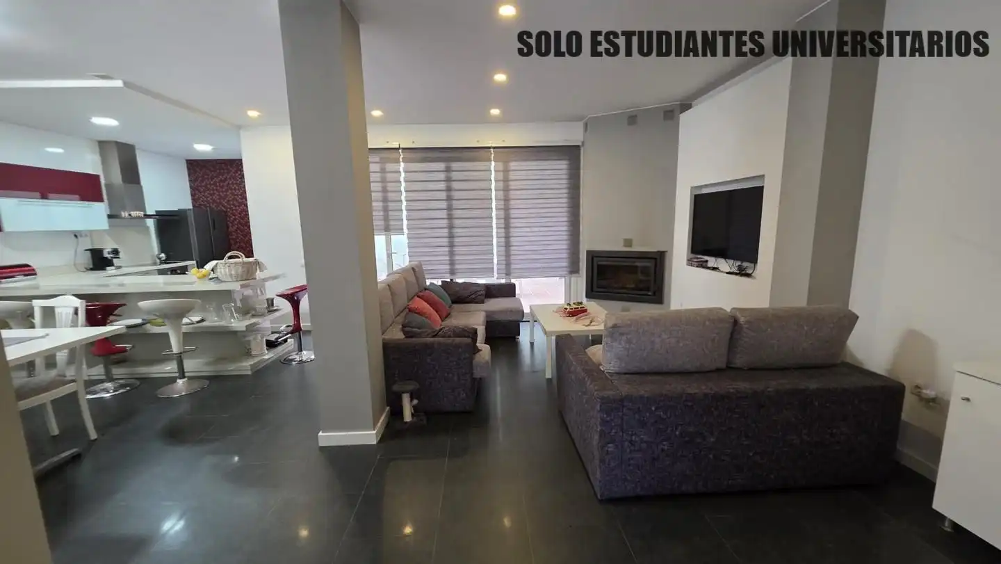 Sala de estar de Planta baja para compartir en Terrassa con Aire acondicionado, Calefacción y Terraza