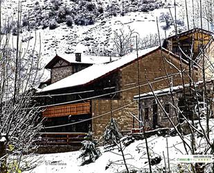 Vista exterior de Finca rústica en venda en Posada de Valdeón amb Calefacció i Balcó