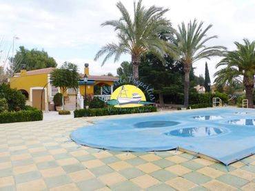 Casa amb piscina en venda a Totana