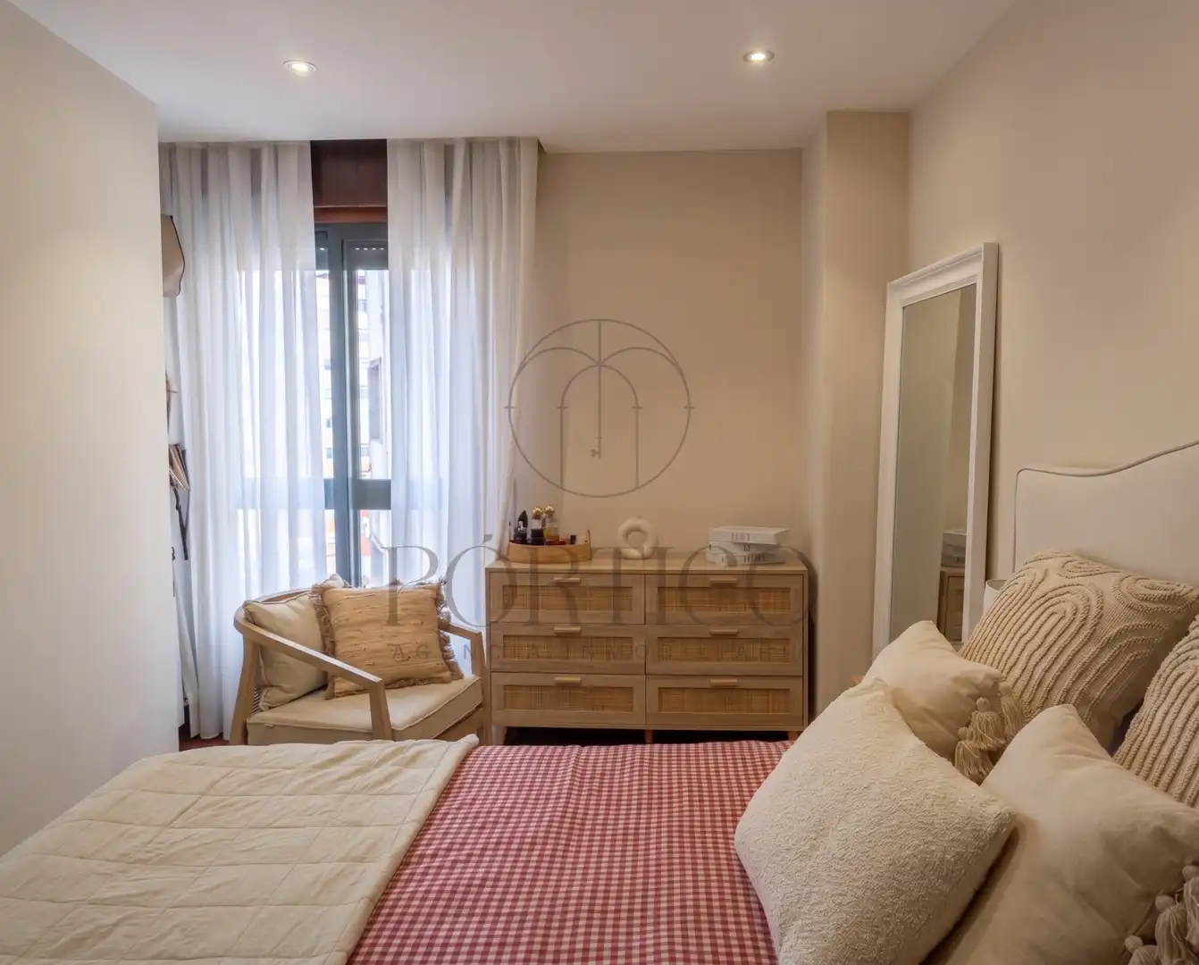 Habitación de Apartamento en venta en Vigo  con Calefacción, Trastero y Amueblado