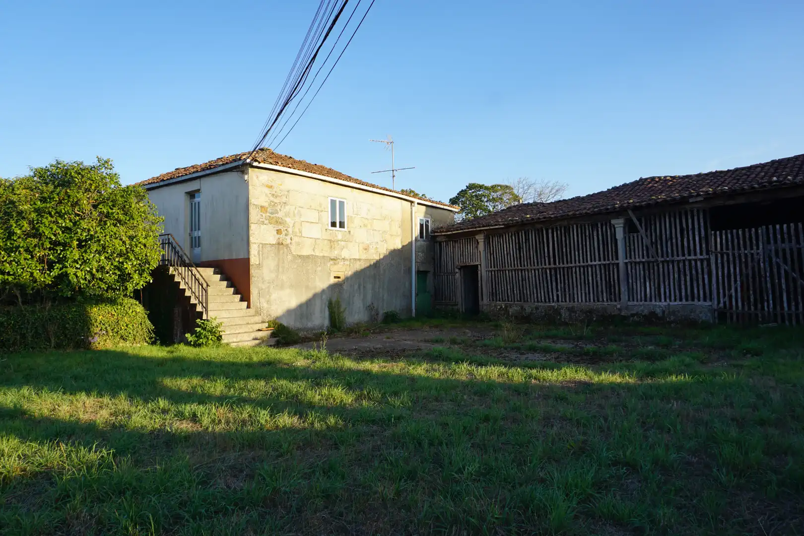 Vista exterior de Finca rústica en venda en Santiso amb Jardí privat