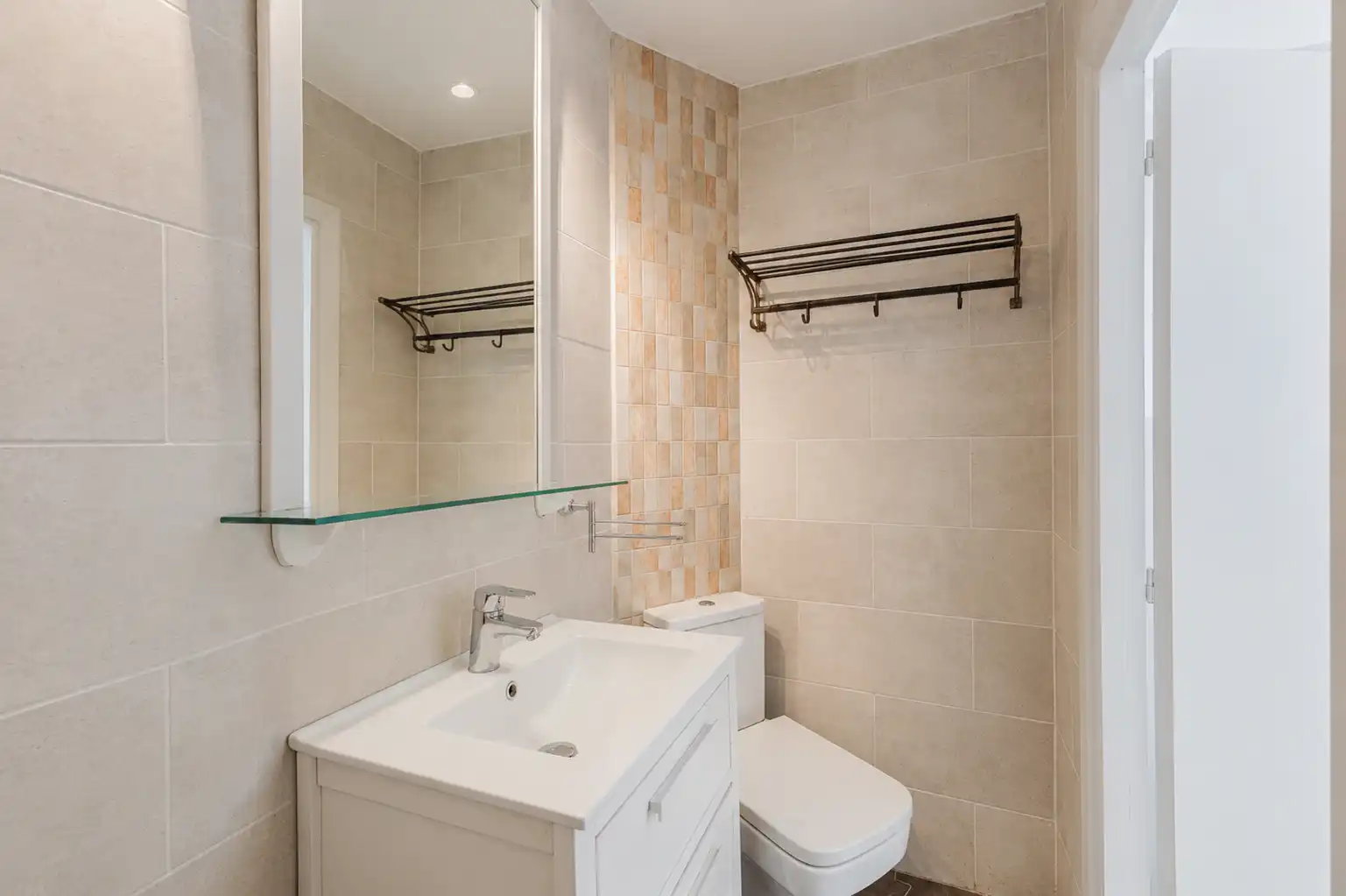Baño de Piso en venta en Barcelona con Terraza y Balcón