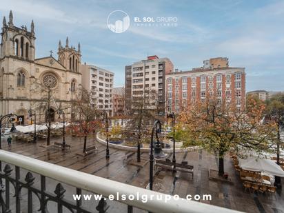 Vista exterior de Pis en venda en Gijón  amb Balcó