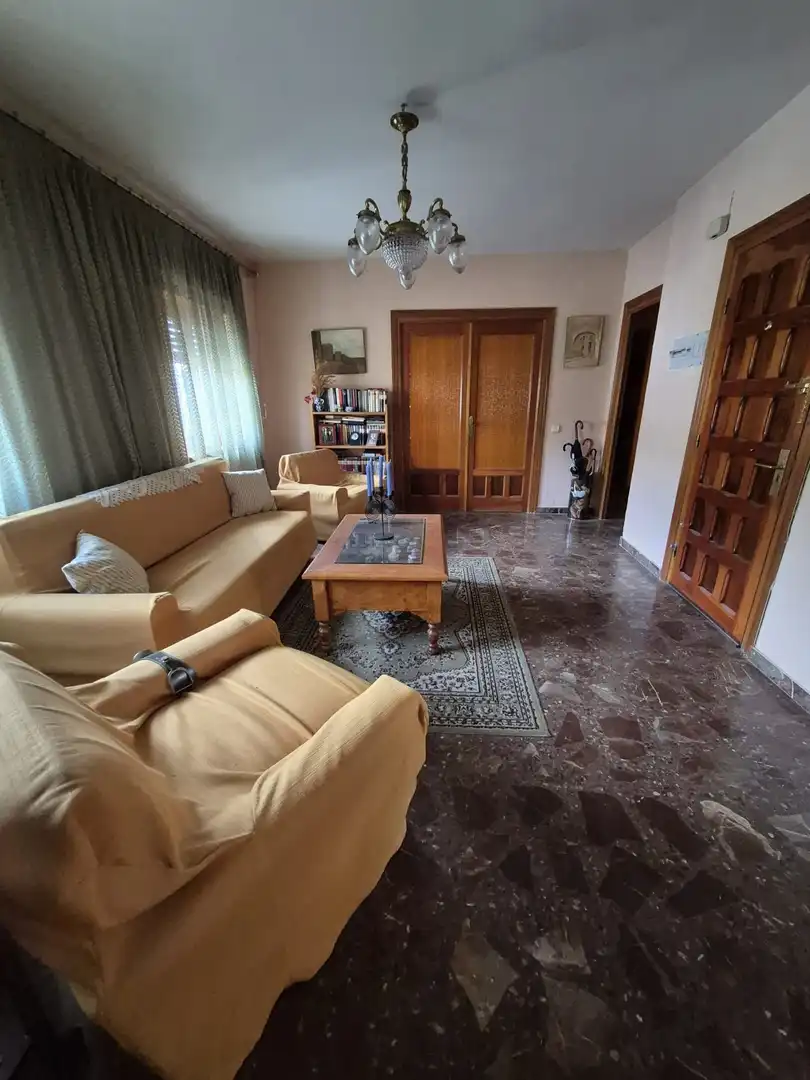 Sala de estar de Piso en venta en El Barraco  con Calefacción, Terraza y Amueblado