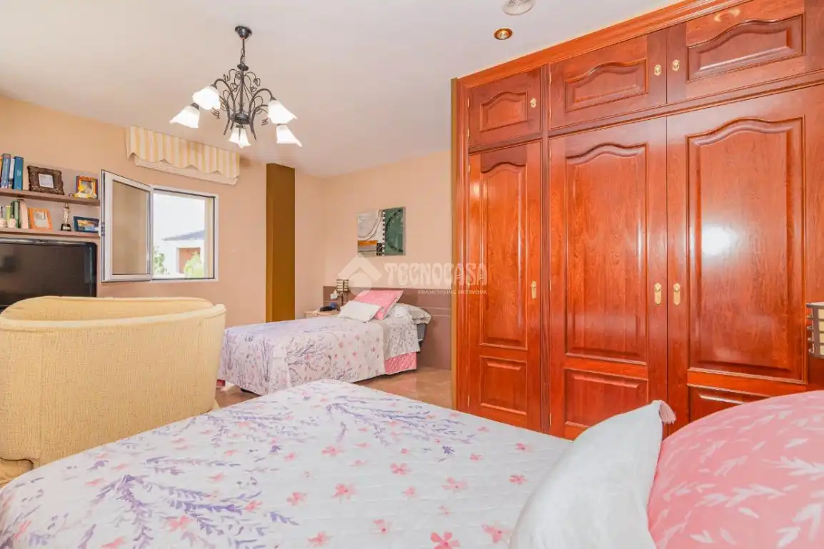 Bedroom of Houses for sale in Cenes de la Vega  with Terrace and Swimming Pool