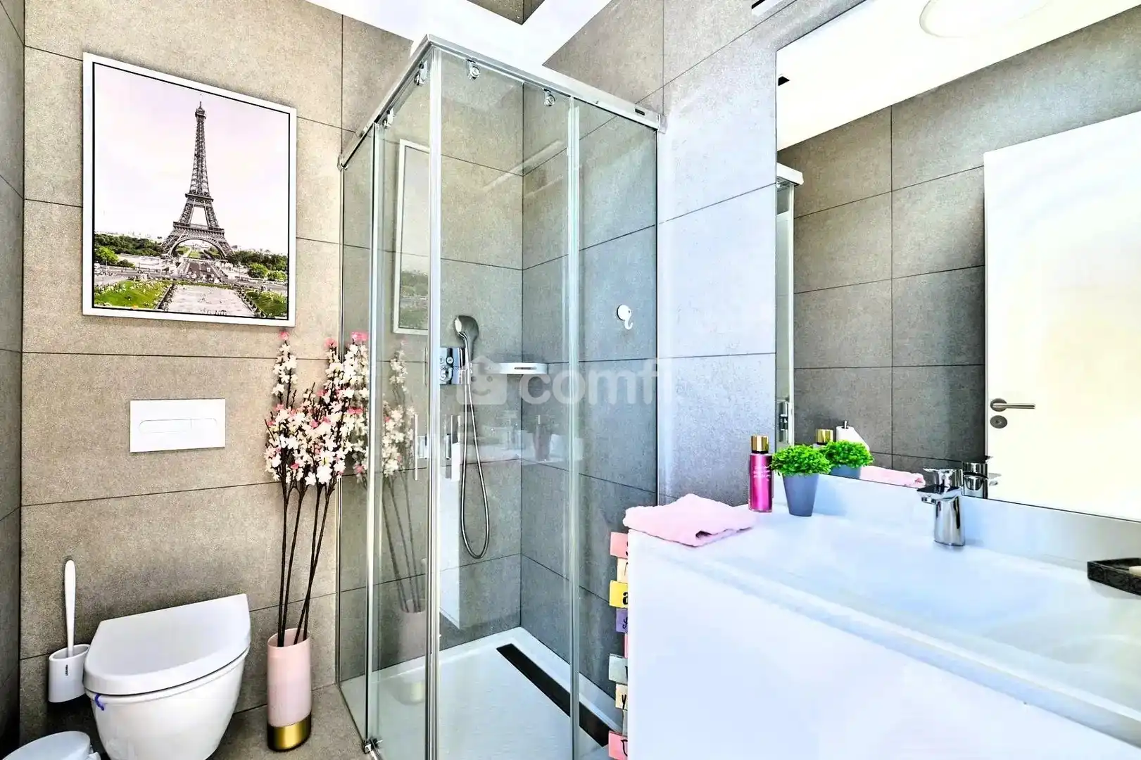 Badezimmer von Einfamilien-Reihenhaus zum Verkauf in Barcelona mit Klimaanlage, Heizung und Terrasse