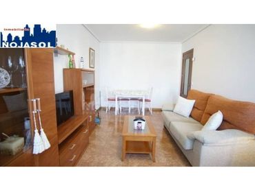 Appartement compact avec ascenseur à louer à Calle LOS CUADRILLOS 9