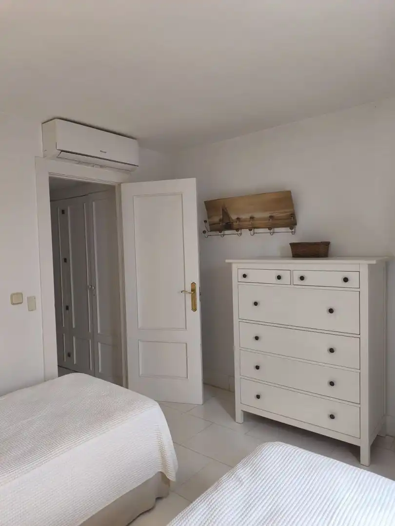Habitación de Casa adosada de alquiler en Sotogrande con Aire acondicionado, Calefacción y Terraza