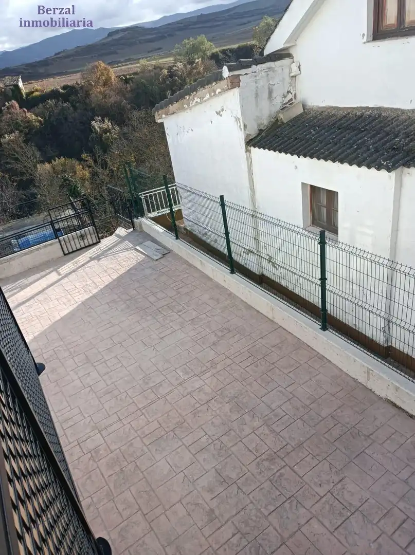 Terrassa de Casa o xalet en venda en Matute amb Terrassa, Moblat i Balcó