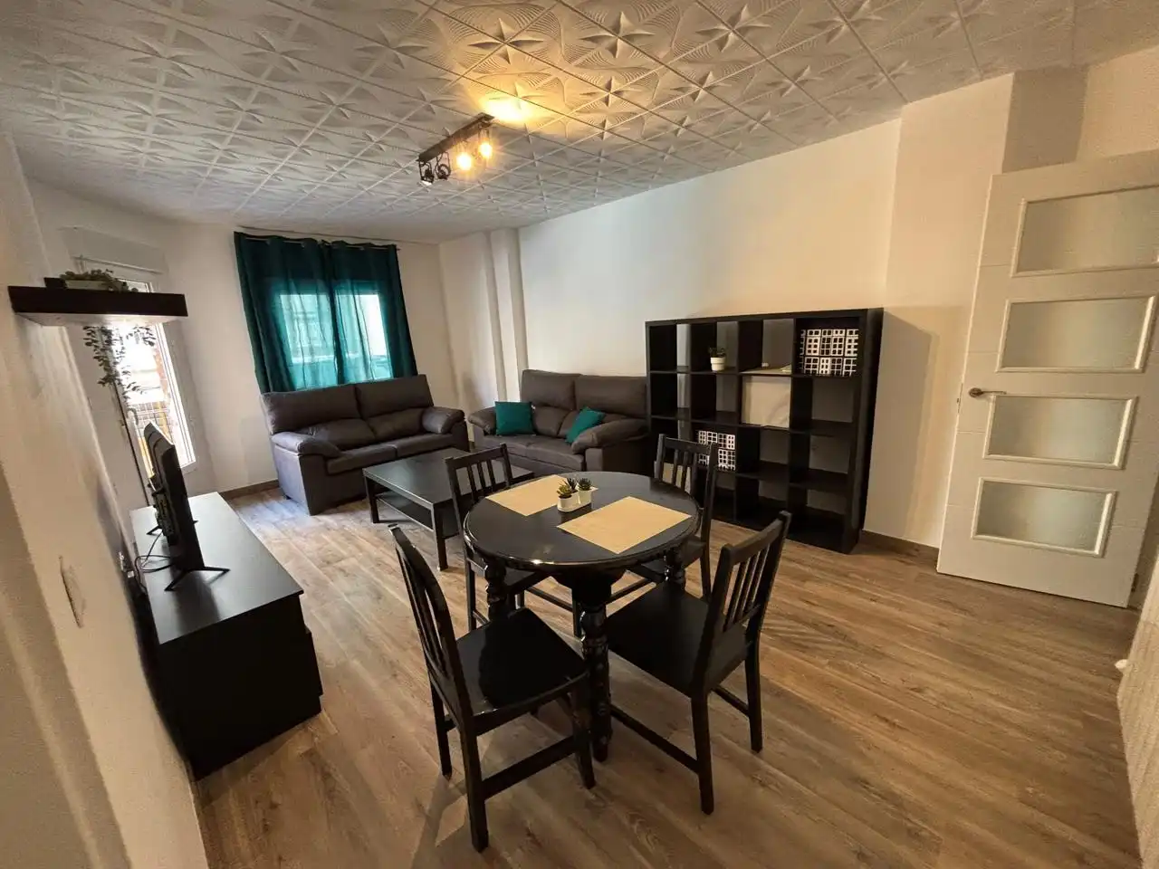 Sala d'estar de Pis en venda en Granada amb Calefacció i Moblat